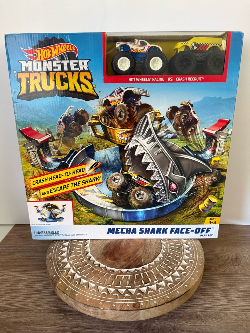 Hot Wheels Monster Trucks Mecha Shark Face-Off Play Set 2018 FYK14 2 Trucks